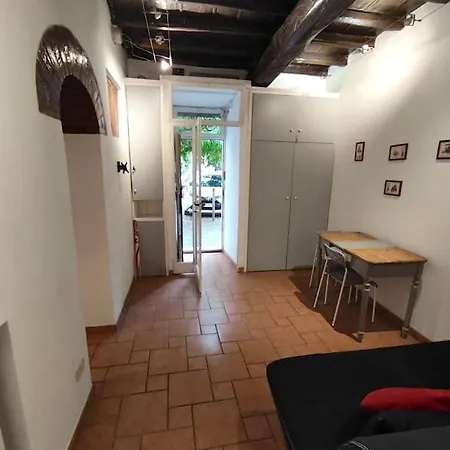 Vicolo Del Bologna شقة